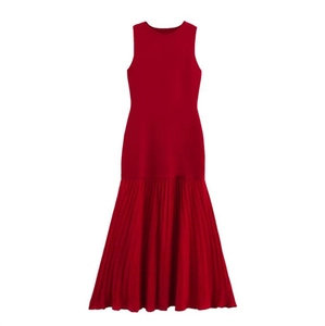 Slim fit sleeveless red knit dress featuring elegant pleated fishtail hemline