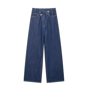 Jean taille haute jambe large bleu foncé avec une fermeture asymétrique à double boutonnage
