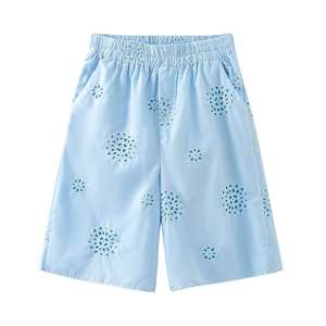 Pantaloncini da donna azzurri con ricamo inglese e vita alta elasticizzata