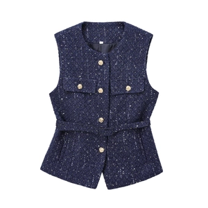 Chaleco de tweed azul oscuro con botones dorados y cinturón a juego, textura sin mangas