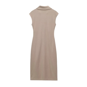 Ärmelloses Polokleid in H-Linie in Khaki-Erdton, elegante Rückansicht für den Sommer