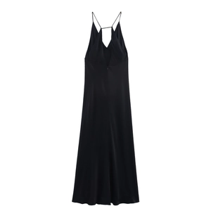 Elegante zwarte satijnen maxi-jurk met diepe V-hals en gekruiste spaghettibandjes