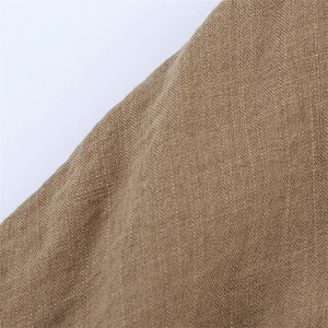 Detailaufnahme des Safari-Hemdenstoffs mit tiefem Khaki-Baumwoll-Leinen-Gewebe