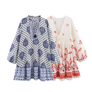 Mini-robes bohèmes à imprimé paisley et floral avec col à glands et manches lanternes