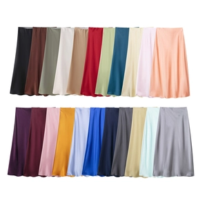 Gonna midi elegante in raso dai colori multipli con silhouette ad A e drappeggio