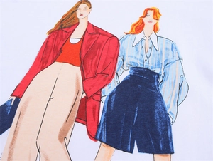 Detailansicht eines weißen T-Shirts mit hochwertigem Mode-Mädchen-Illustrationsdruck