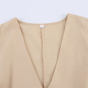 Beige geborduurde jurk met V-hals met kraagdetails en een 1XL-maatlabel aan de binnenkant