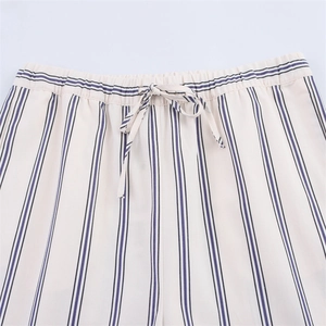 Pantaloni a gamba larga a righe con coulisse elastica in vita in beige e blu navy