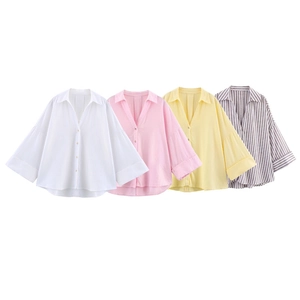 Détails de chemises en popeline de lin à rayures en quatre couleurs et manches larges