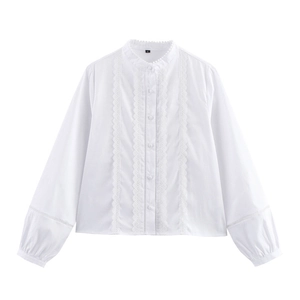 Elegantes weißes Damenhemd mit Langarm, Stehkragen und Spitzenbesatz aus der Frühjahrskollektion
