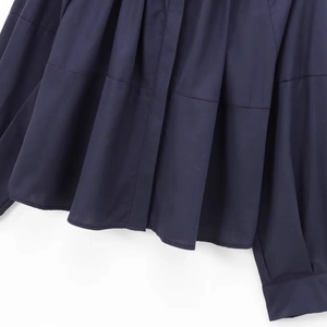 Marineblaue Popeline-Bluse für Damen mit eleganten Falten und maßgeschneiderten Ärmeln