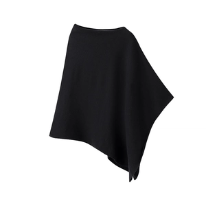 Haut tricoté noir sans manches pour femme avec ourlet asymétrique et texture souple