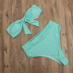 Bikini côtelé vert menthe avec nœud décoratif et culotte taille haute posé à plat