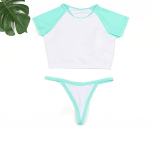Bikini deux pièces vert menthe et blanc à manches courtes avec feuille tropicale