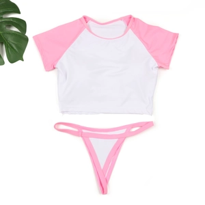 Ensemble bikini deux pièces rose et blanc à manches courtes avec décor de feuilles