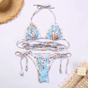 Bikini deux pièces à fleurs avec dentelle et liens bleus pour la plage en été
