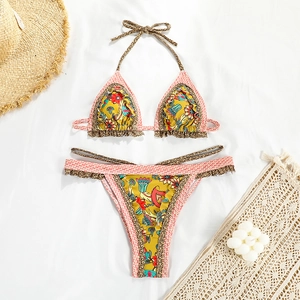 Bikini bohème à fleurs à plat avec détails volantés et accents imprimés léopard chic