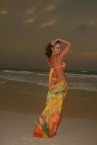 Ensemble robe de plage tie-dye artistique avec fente latérale et dos nu pour les vacances