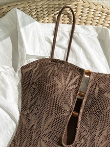 Maillot de bain crochet marron avec tricot jacquard évidé et détails en perles