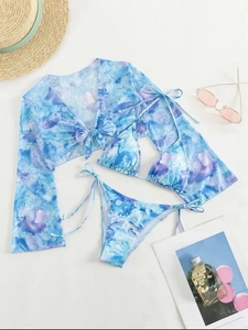 Ensemble bikini 3 pièces avec imprimé aquarelle violet et paréo en maille fine