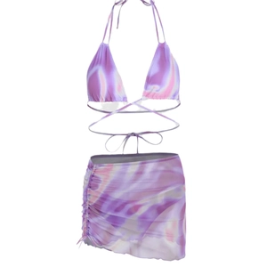 Ensemble bikini 3 pièces à motif marbré avec haut licou et jupe de plage en mesh