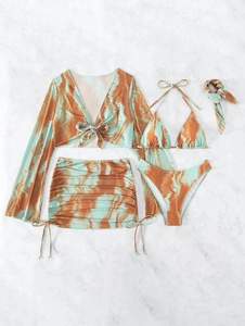 Vue à plat de l'ensemble bikini 5 pièces tie-dye avec imprimé marbre orange et vert