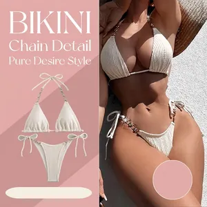 Sexy cremefarbener Ripp-Bikini mit goldenen Metallketten und Bindehose für Damen
