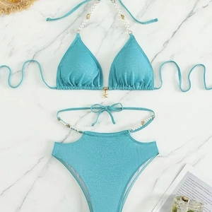 Bikini pailleté bleu clair avec bretelles perlées et pendentif étoile de mer