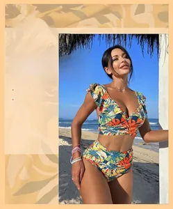 Détail de l'ensemble bikini à imprimé tropical avec volants et design à taille haute