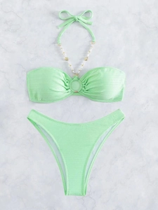 Bikini verde menta con trama a spina di pesce e dettagli di catena in perle e conchiglie