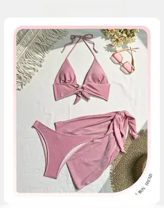 Ensemble bikini 3 pièces rose scintillant avec jupe portefeuille et accessoires