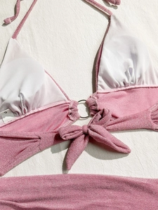 Ensemble bikini rose pâle scintillant avec boucles métalliques et liens tour de cou