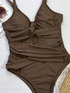Costume intero marrone scuro con scollo a V e dettaglio incrociato drappeggiato in vita