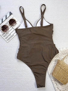 Costume intero marrone caffè con dettagli arricciati laterali e spalline regolabili