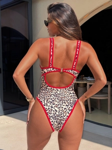 Maillot de bain léopard sexy avec bordure rouge et découpe circulaire au dos