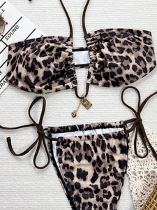 Bikini léopard à nouer avec bretelles licou et breloques dorées cœur et palmier