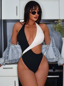 Women Contrast Color Halter Neck One Piece Swimsuit Deep V Cut Out Ribbed Monokini With Metal Buckle Beach Bathing Suit