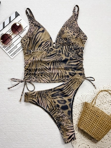 Costume da bagno due pezzi con fantasie leopardate e tigrate e coulisse laterale