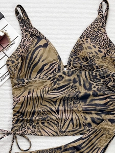 Set bikini con stampa leopardata e zebrata con coulisse su tessuto bianco a trama fine