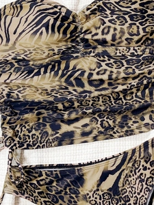 Zweiteiliger Bikini-Set mit Leoparden- und Zebramuster und modischen Raffungen