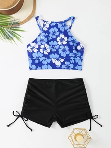 Haut de bikini fleuri et short noir à taille haute avec détails de cordon latéral