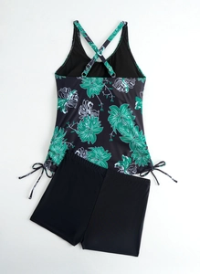 Detailweergave van tankini-top met bloemenprint en effen zwarte zwemshort voor dames