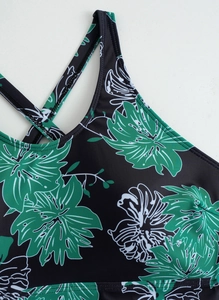 Detail van tropische bloemenprint op elastische tankini met stevige racerback-naden