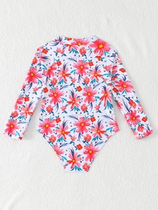 Costume da bagno bimba a maniche lunghe con fiori rosa su sfondo bianco testurizzato
