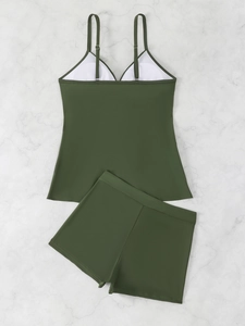Detailliertes Flachbild des armee-grünen High-Waist-Tankinis mit verstellbaren Trägern