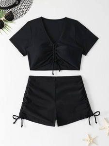 Maillot de bain deux pièces noir avec haut à cordon et shorty de bain taille haute