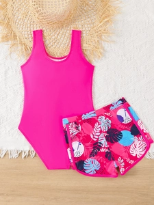 Vista piatta del tankini rosa neon per ragazze con pantaloncini da bagno a stampa tropicale