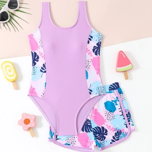 Costume da bagno due pezzi per bambine con top lavanda e pantaloncini a foglie