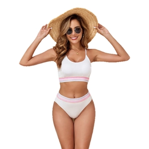 Set bikini bianco a costine con fascia elastica colorata e top sportivo da donna