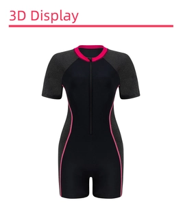Détail d'un maillot de bain une pièce à manches courtes avec zip et bandes roses
